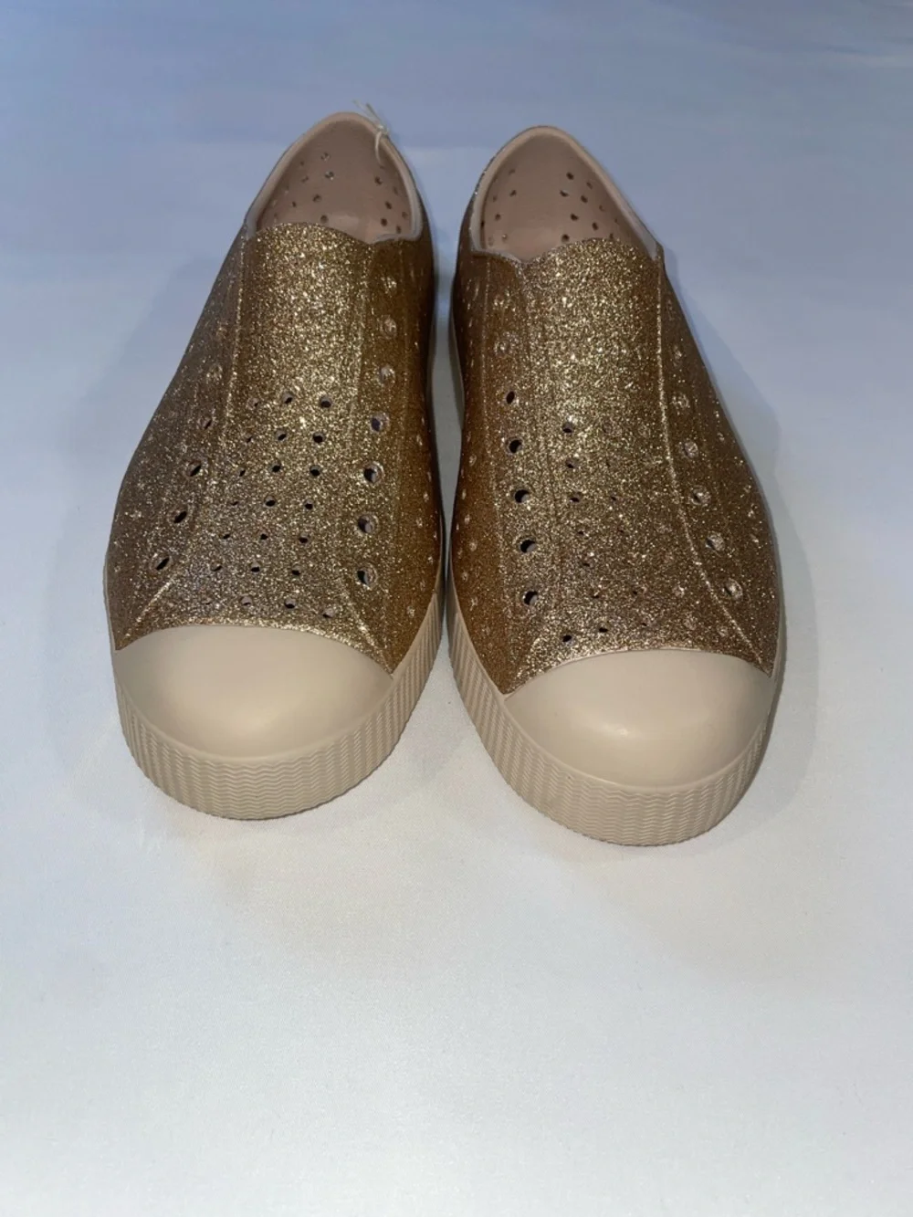 Native Jefferson Bling. Size 5. Rock Salt Pink